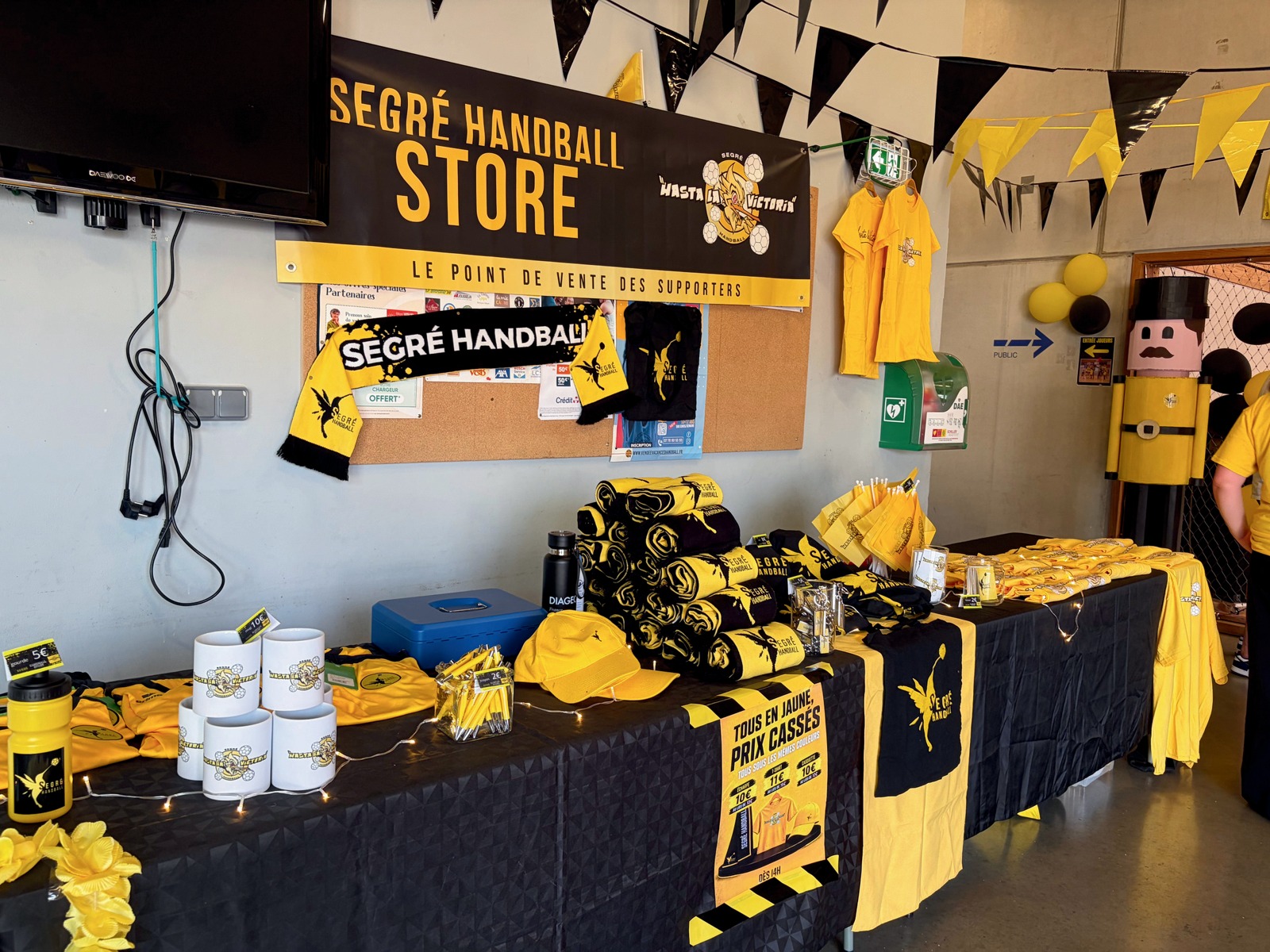 PHOTO — SEGRÉ HANDBALL STORE